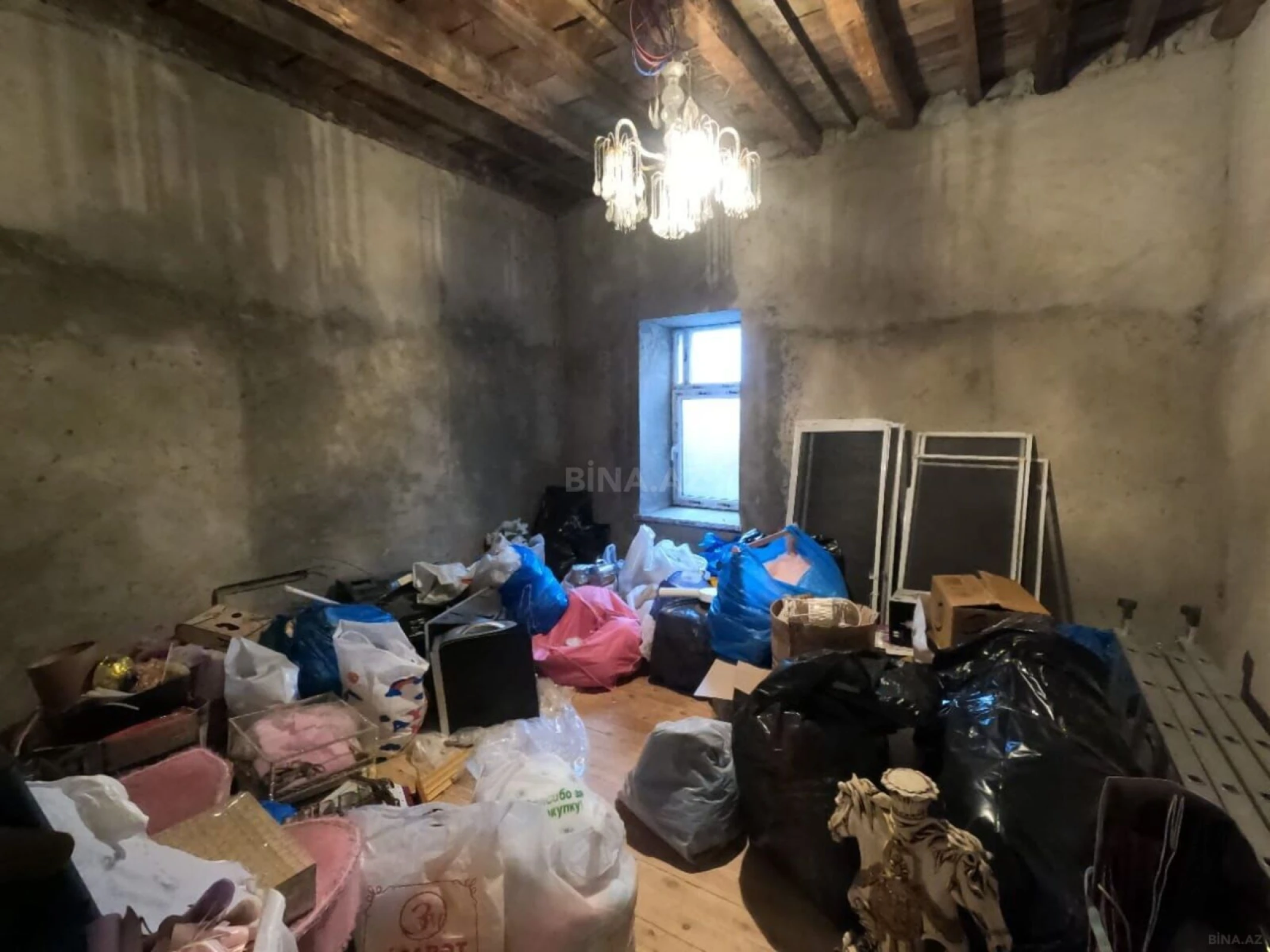 Satılır 9 otaqlı həyət evi 750 m²