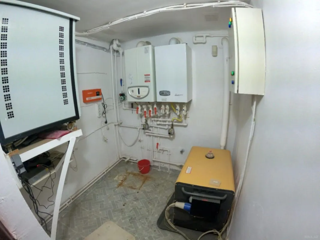 Satılır 9 otaqlı həyət evi 750 m²