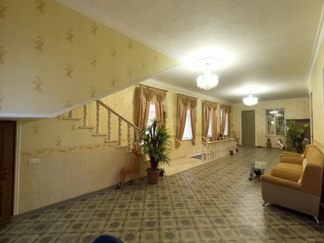Satılır 9 otaqlı həyət evi 750 m²