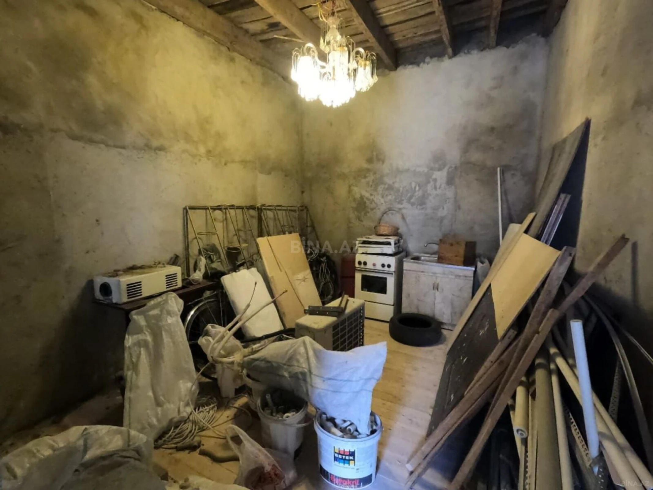 Satılır 9 otaqlı həyət evi 750 m²