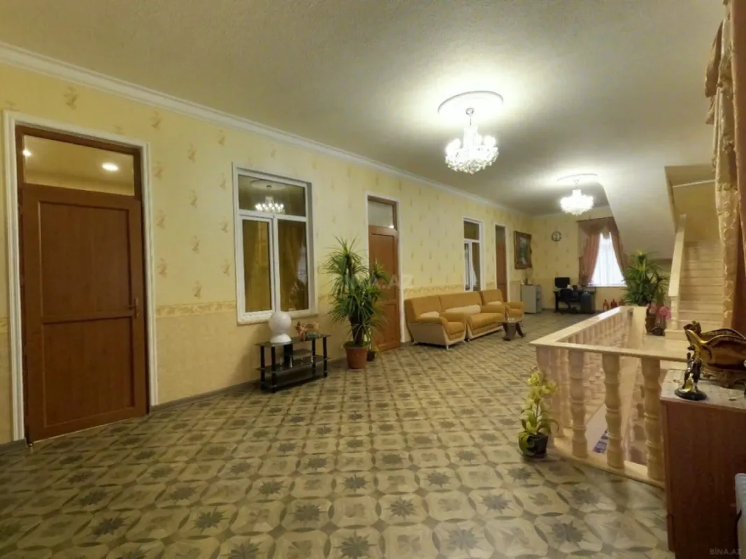 Satılır 9 otaqlı həyət evi 750 m²