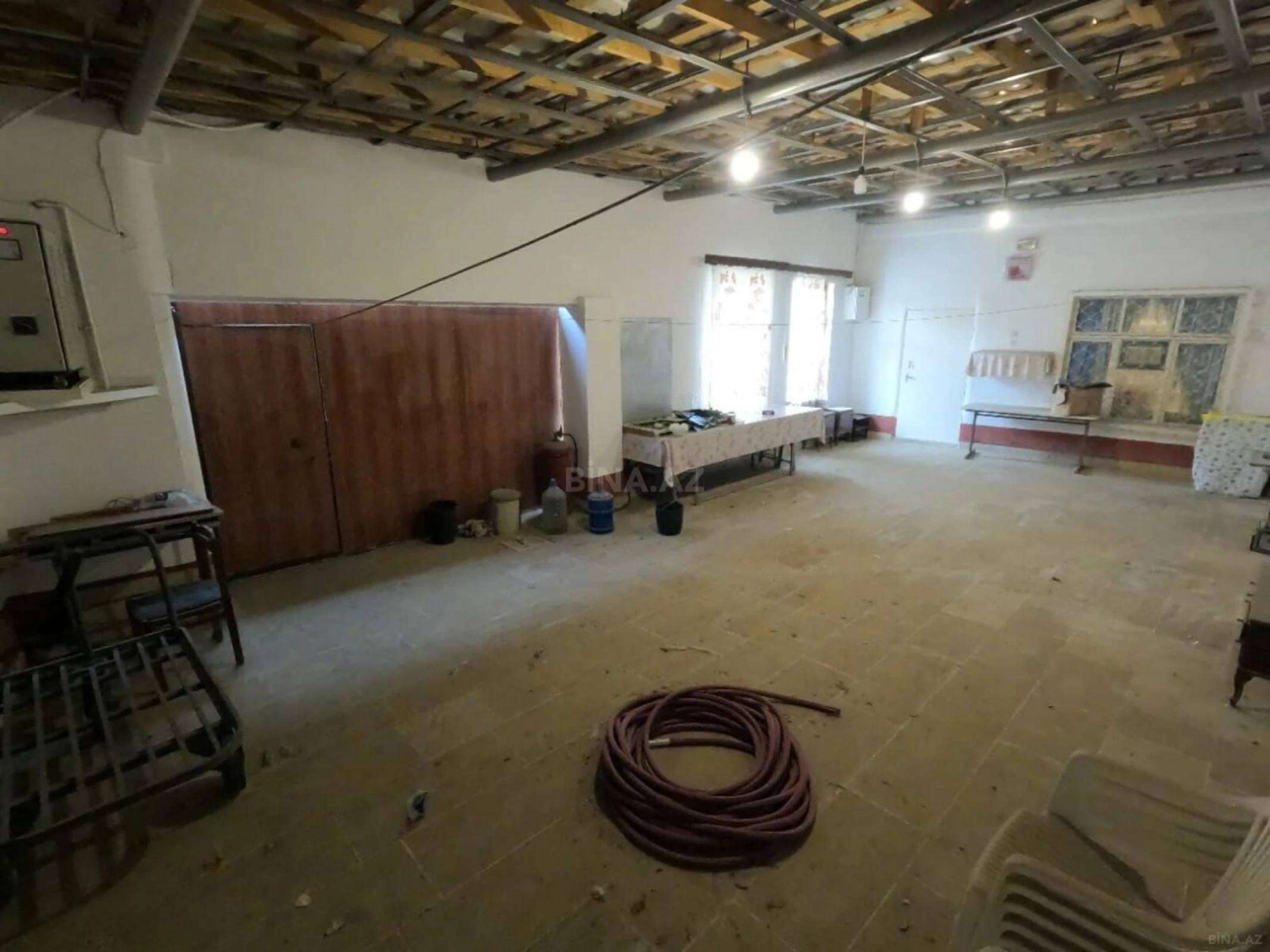 Satılır 9 otaqlı həyət evi 750 m²