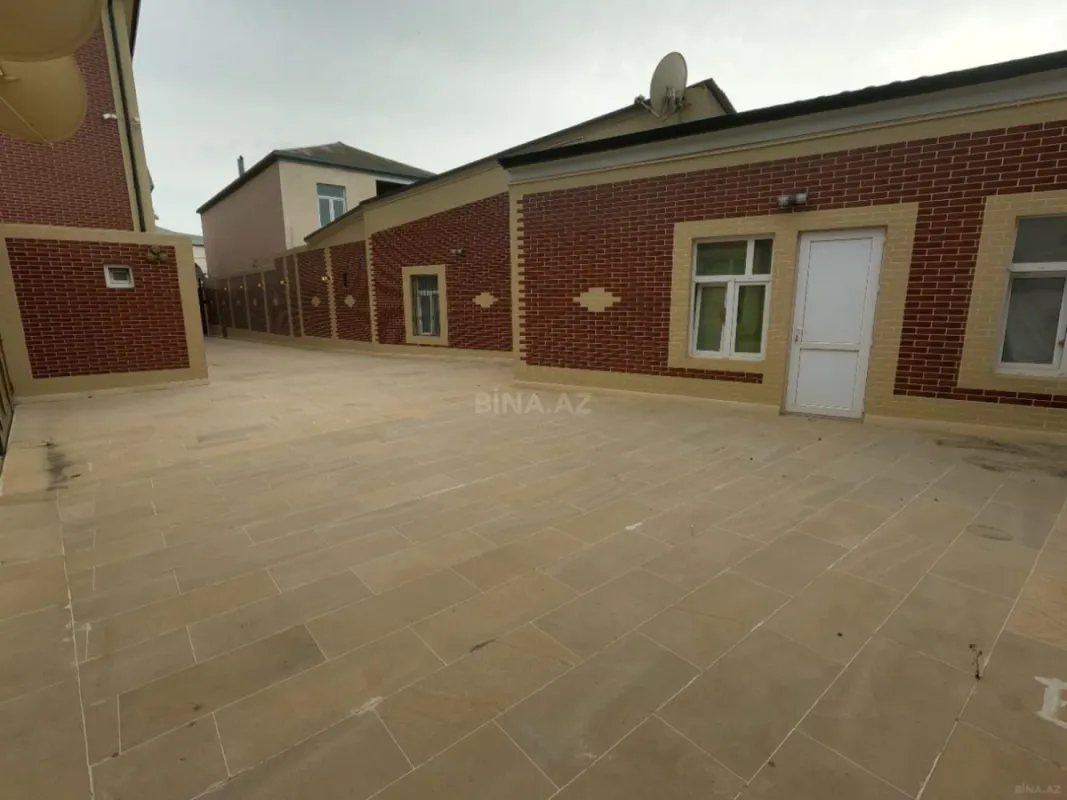 Satılır 9 otaqlı həyət evi 750 m²