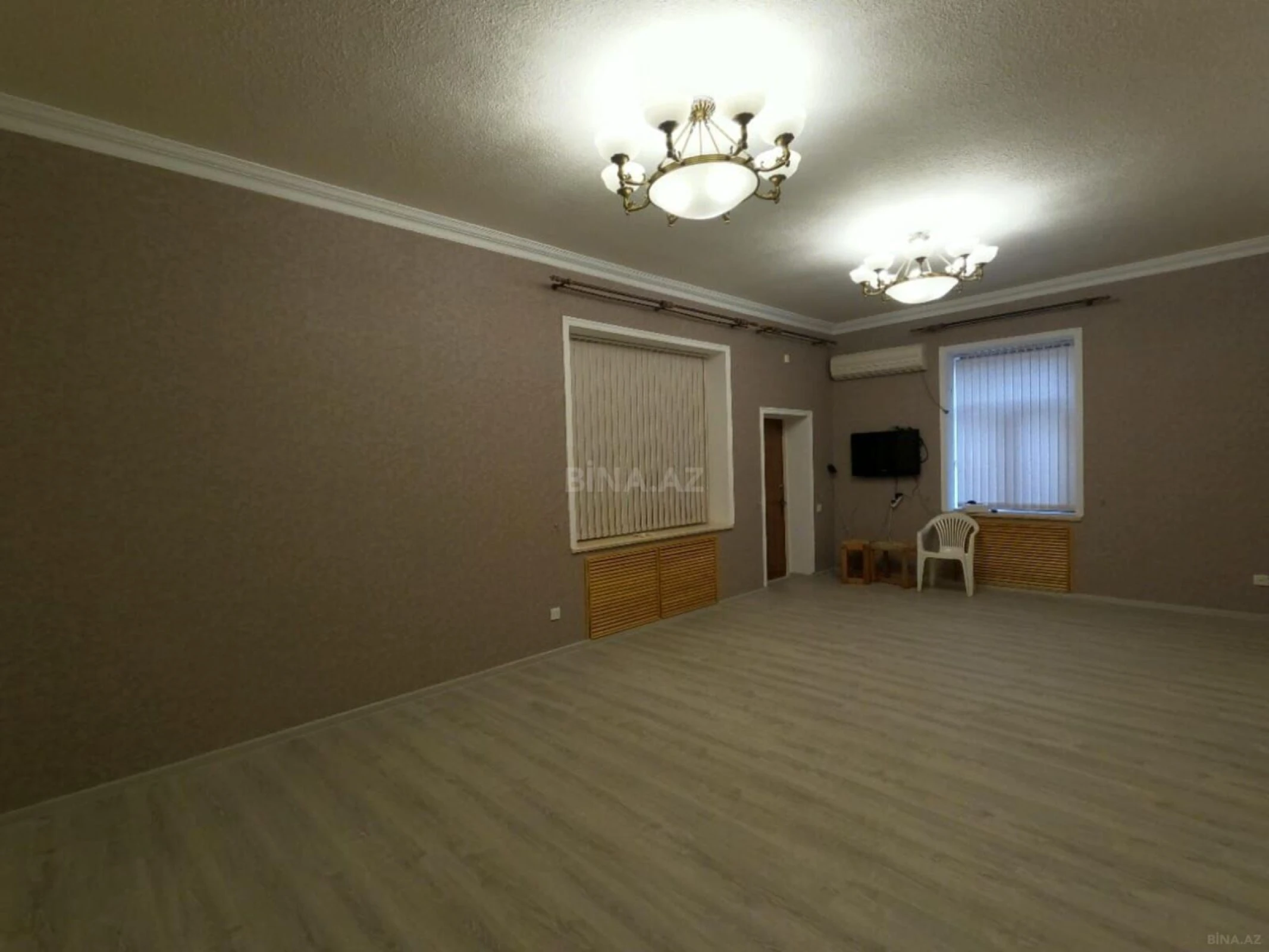 Satılır 9 otaqlı həyət evi 750 m²