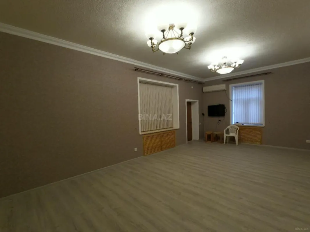 Satılır 9 otaqlı həyət evi 750 m²