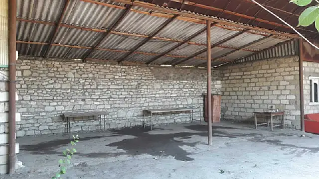 Satılır 6 otaqlı həyət evi 180 m²
