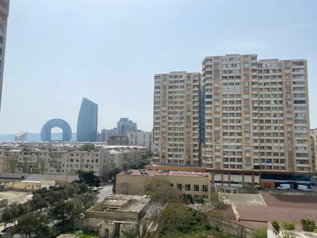 Satılır 4 otaqlı mənzil 165 m²