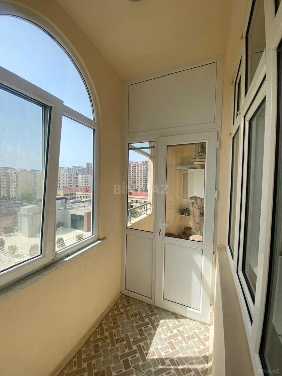 Satılır 4 otaqlı mənzil 165 m²