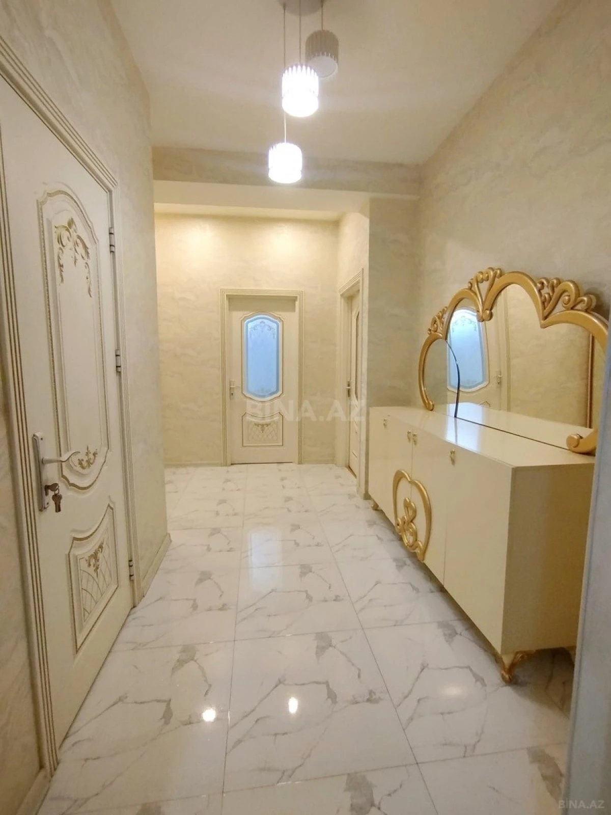 Kirayə verilir 2 otaqlı mənzil 75 m²