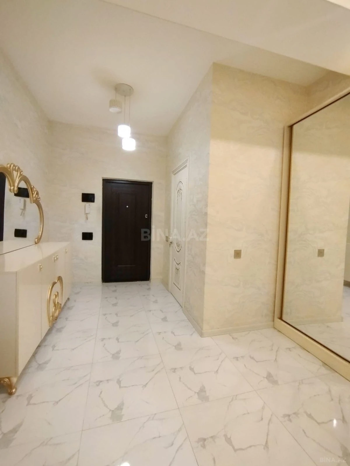Kirayə verilir 2 otaqlı mənzil 75 m²