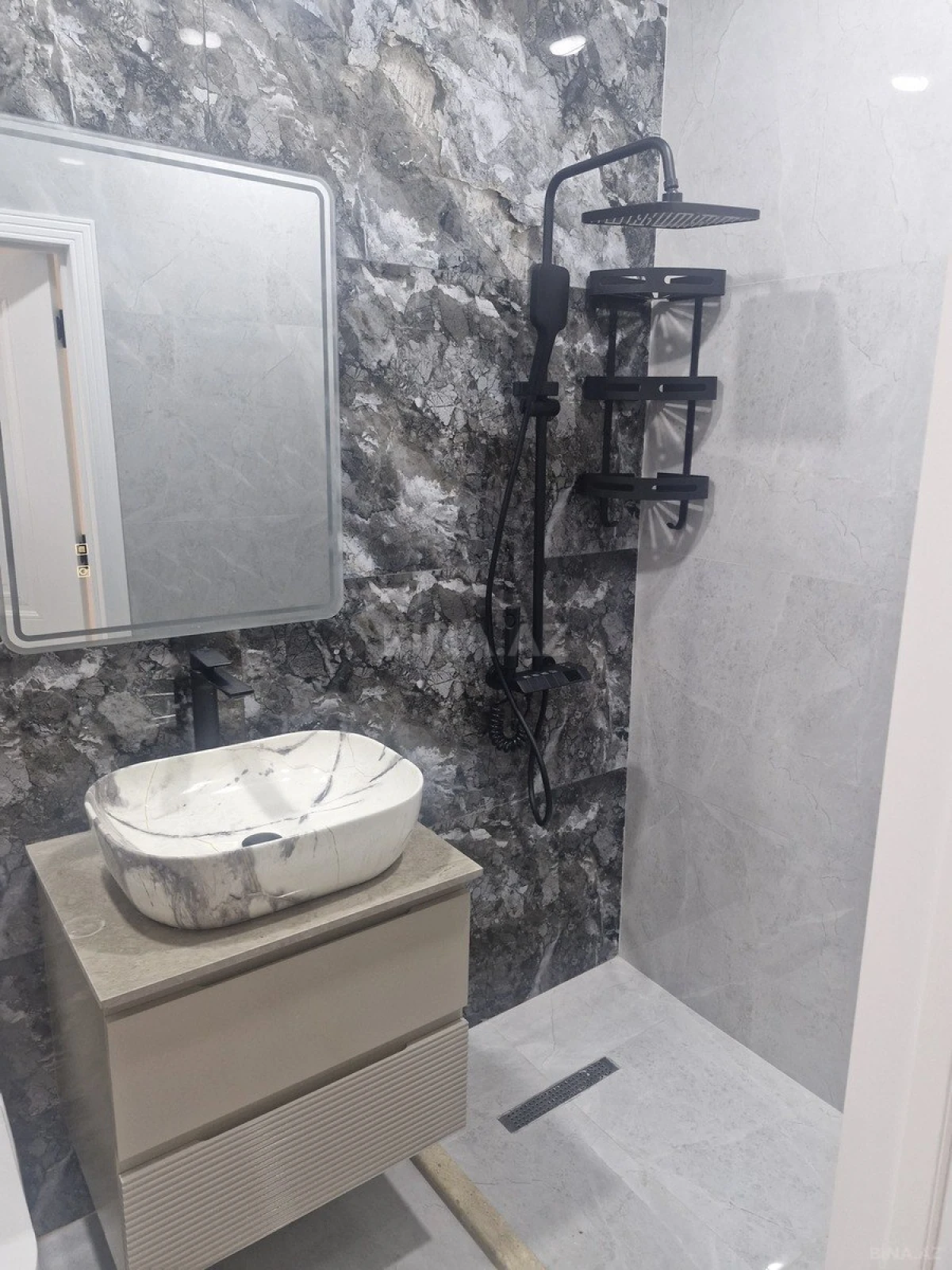 Satılır 3 otaqlı mənzil 63 m²
