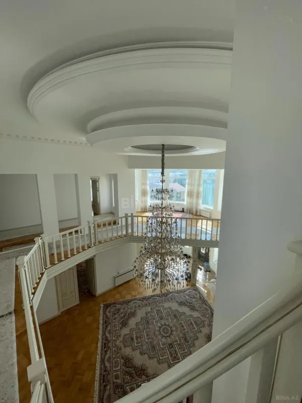 Satılır 8 otaqlı həyət evi 467 m²