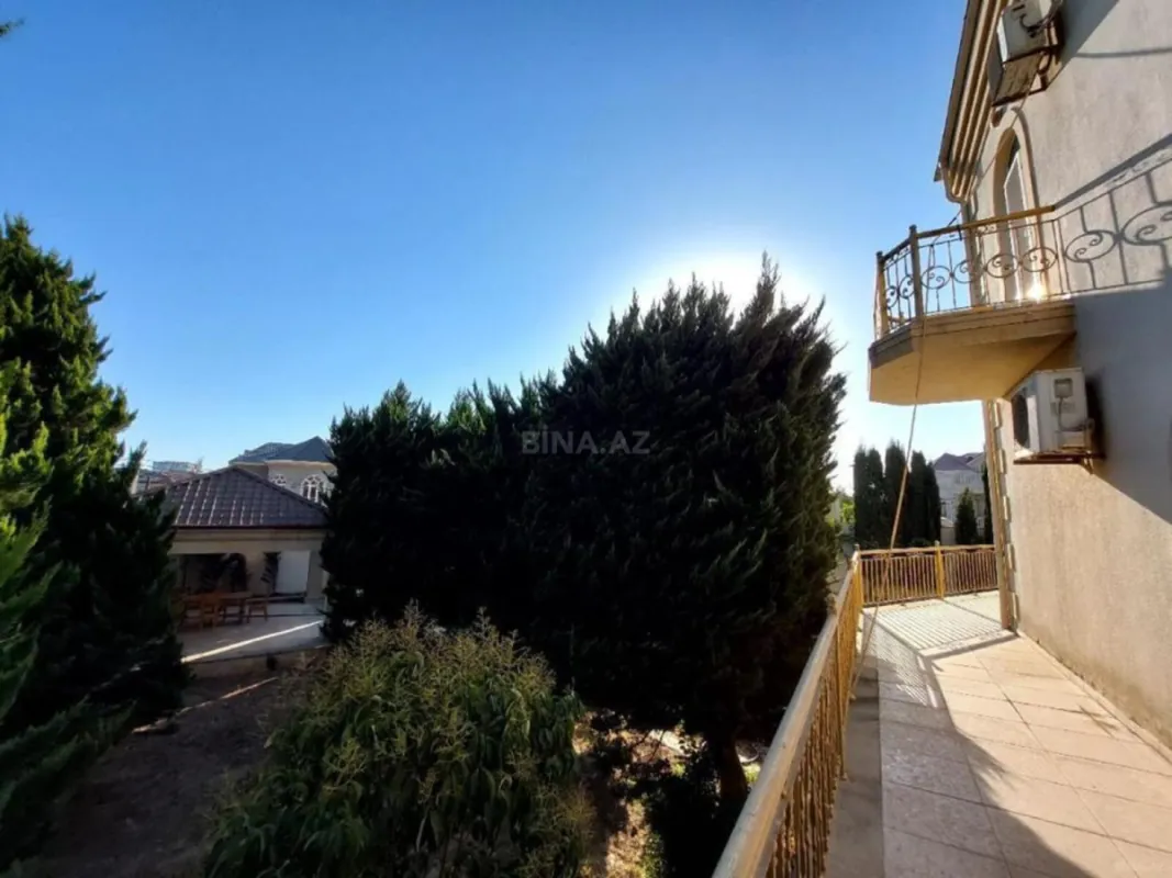 Satılır 8 otaqlı həyət evi 467 m²
