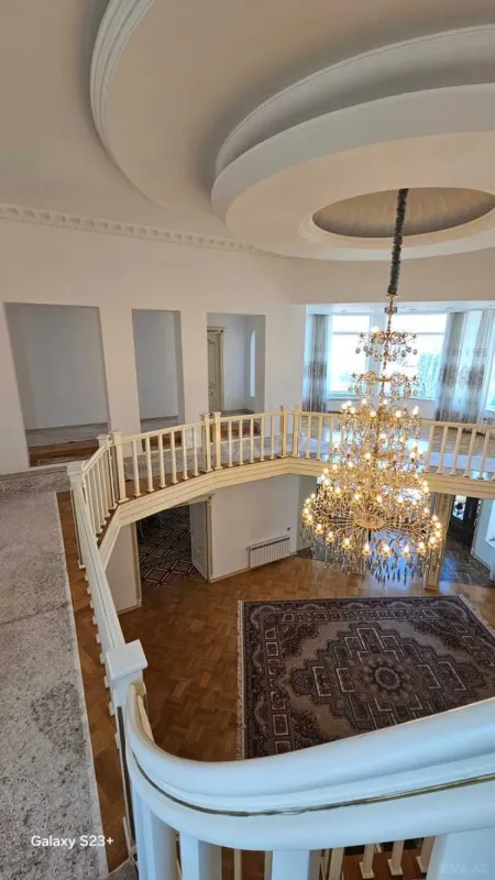 Satılır 8 otaqlı həyət evi 467 m²