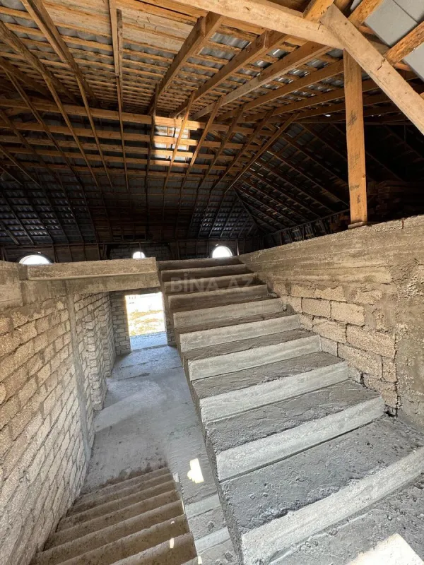 Satılır 5 otaqlı həyət evi 530 m²