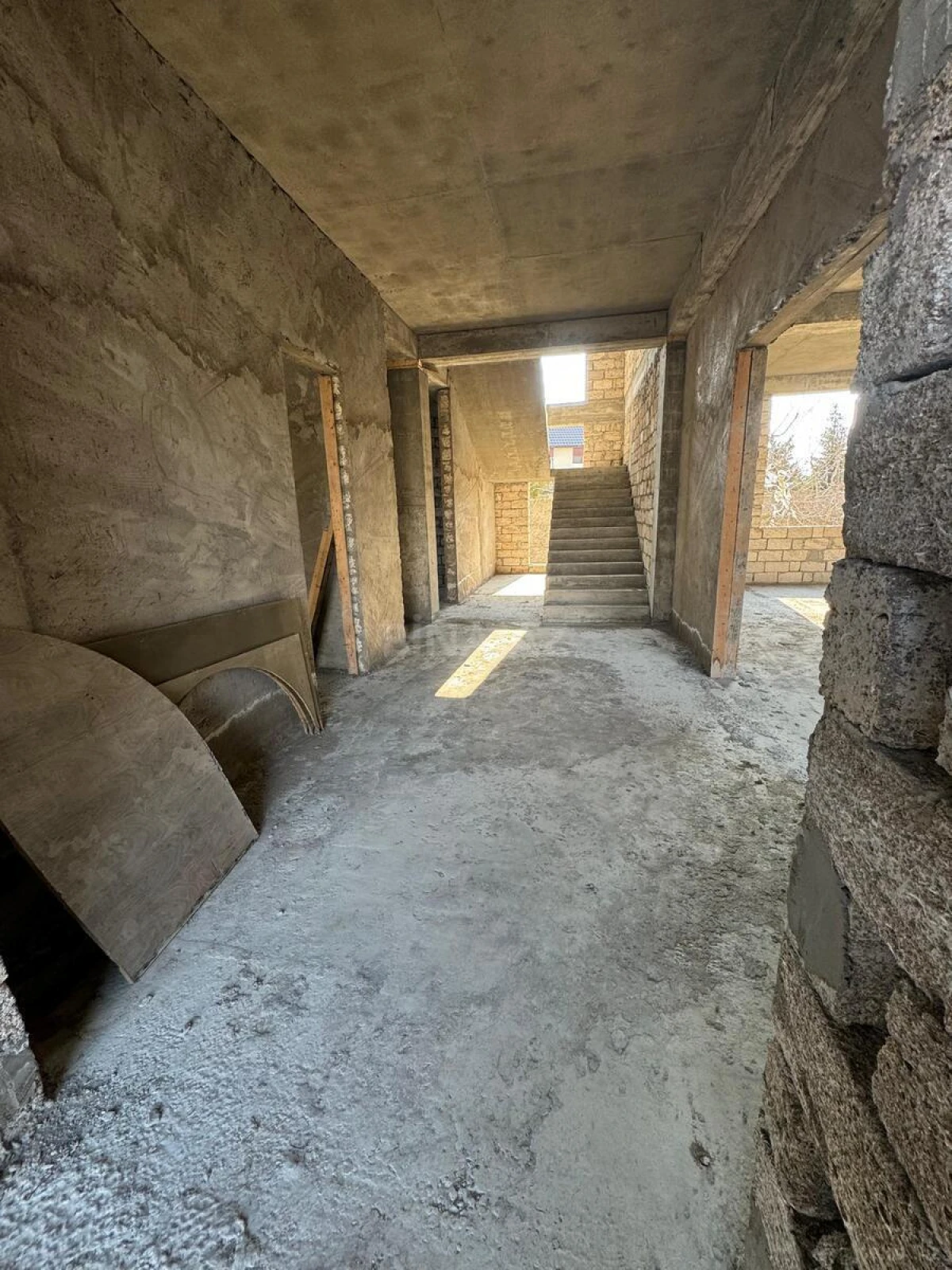 Satılır 5 otaqlı həyət evi 530 m²