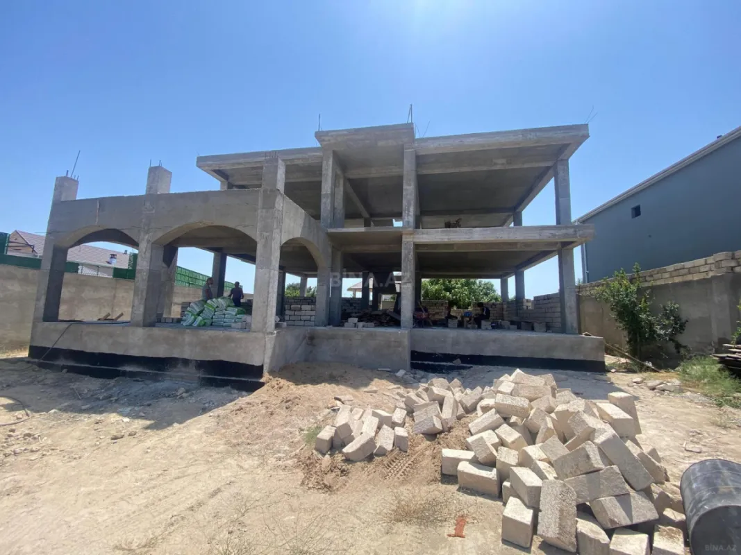 Satılır 5 otaqlı həyət evi 530 m²