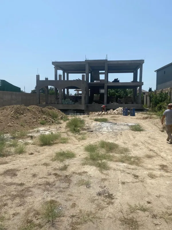 Satılır 5 otaqlı həyət evi 530 m²