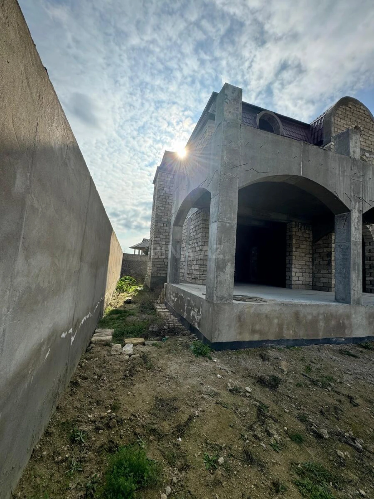 Satılır 5 otaqlı həyət evi 530 m²