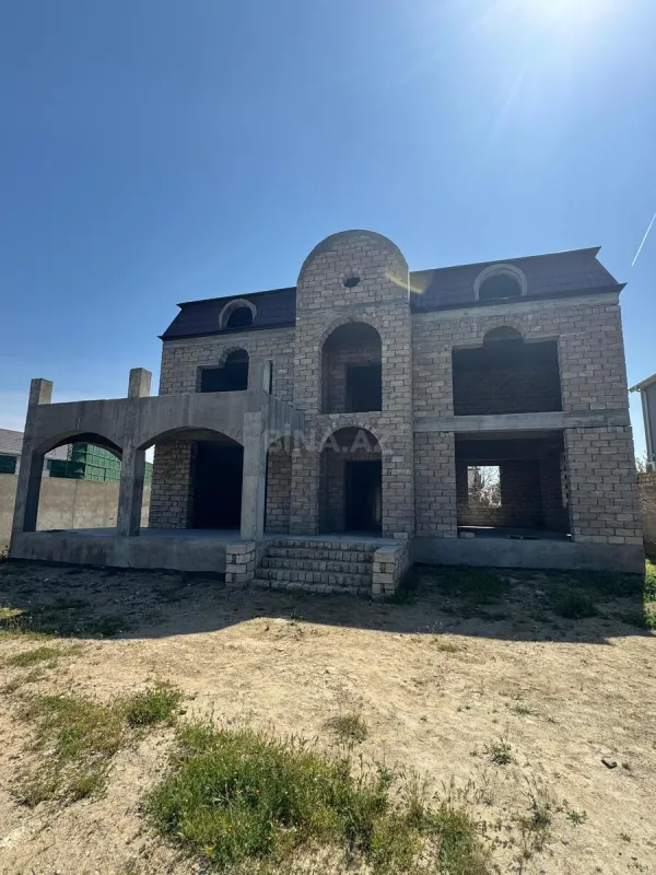 Satılır 5 otaqlı həyət evi 530 m²