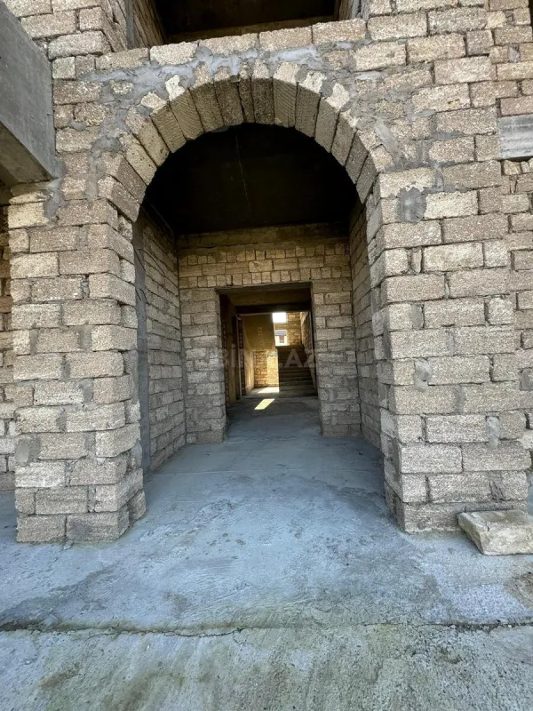 Satılır 5 otaqlı həyət evi 530 m²