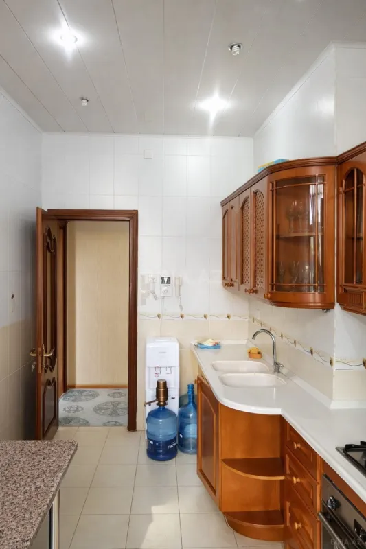 Satılır 4 otaqlı mənzil 128 m²