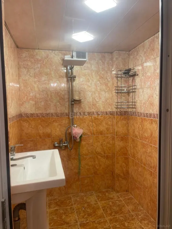 Kirayə verilir 2 otaqlı mənzil 70 m²