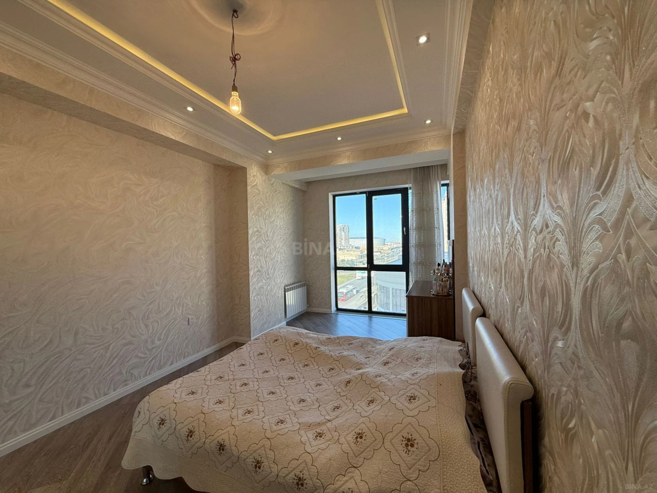 Satılır 3 otaqlı mənzil 136.1 m²