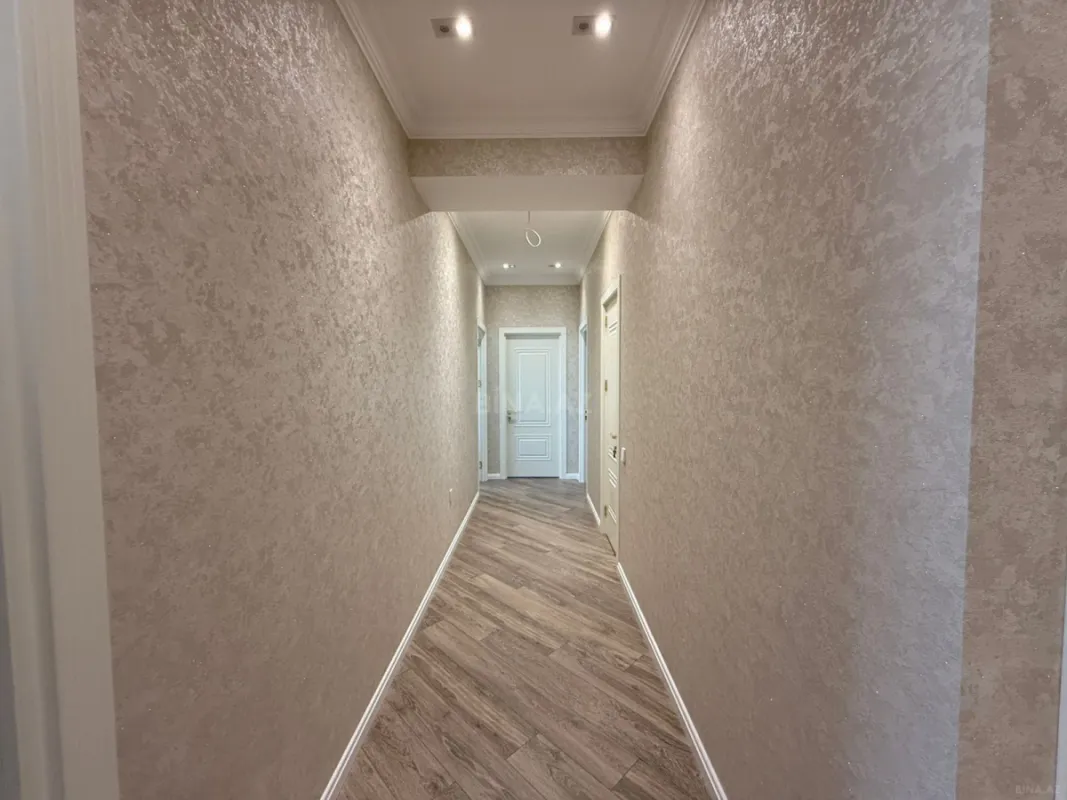 Satılır 3 otaqlı mənzil 136.1 m²