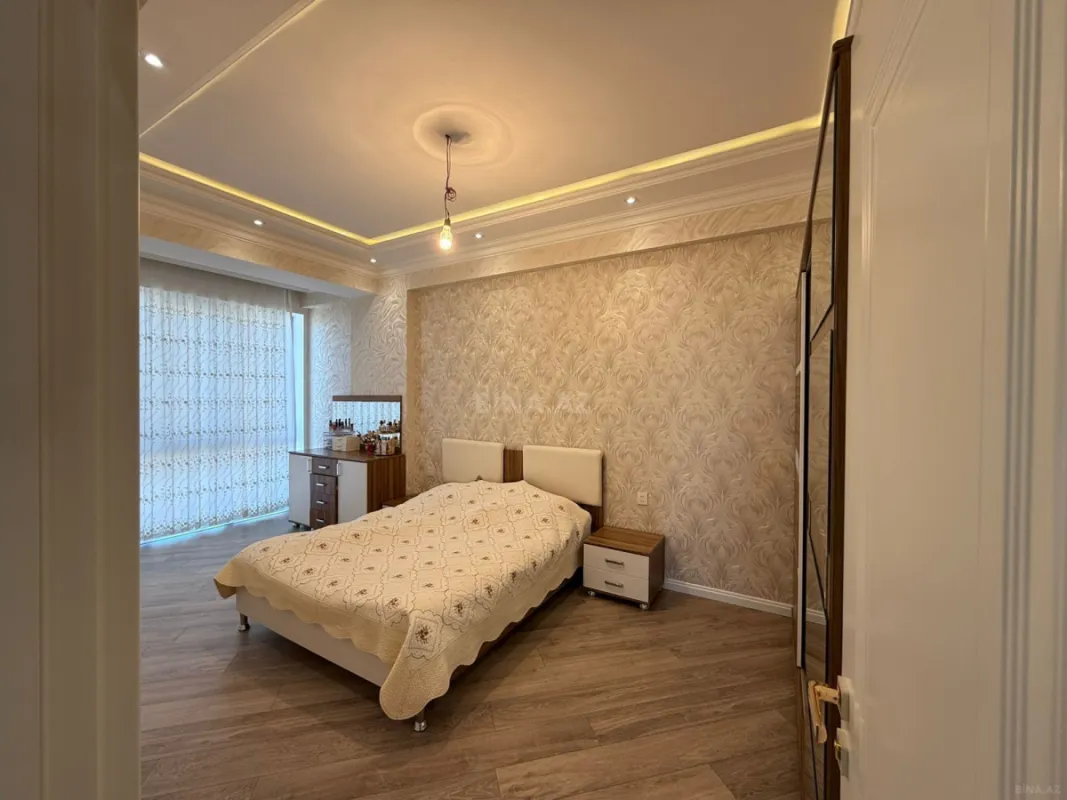 Satılır 3 otaqlı mənzil 136.1 m²
