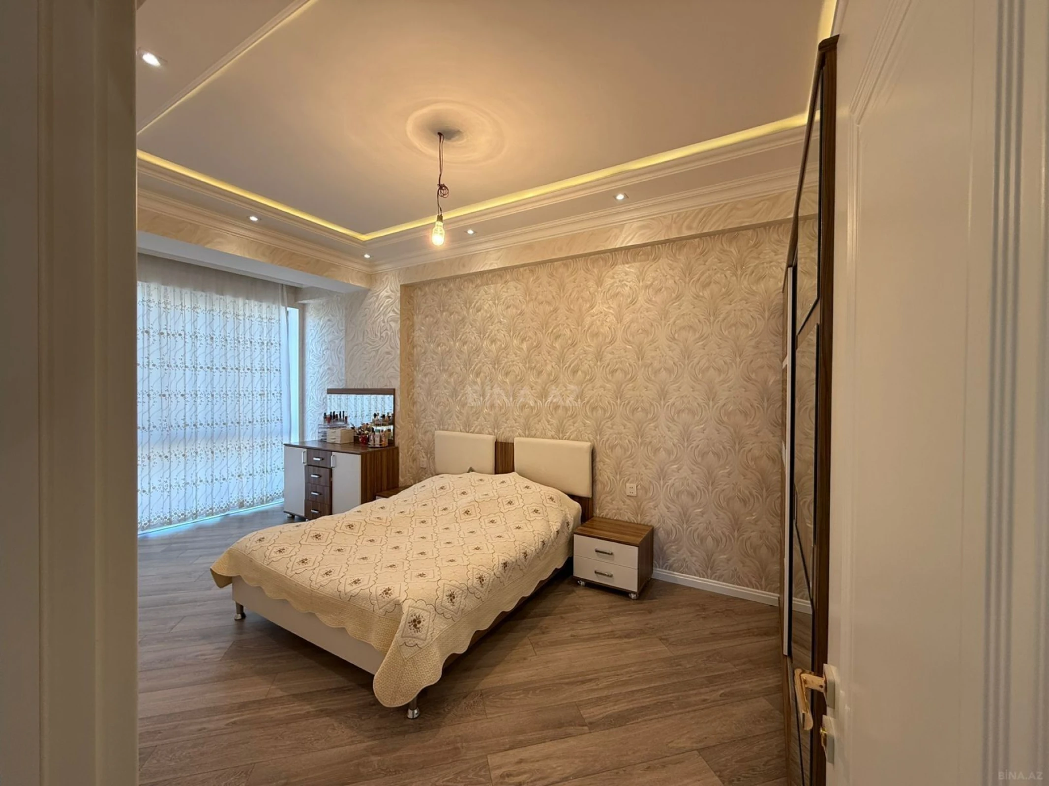 Satılır 3 otaqlı mənzil 136.1 m²
