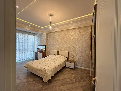 Satılır 3 otaqlı mənzil 136.1 m²