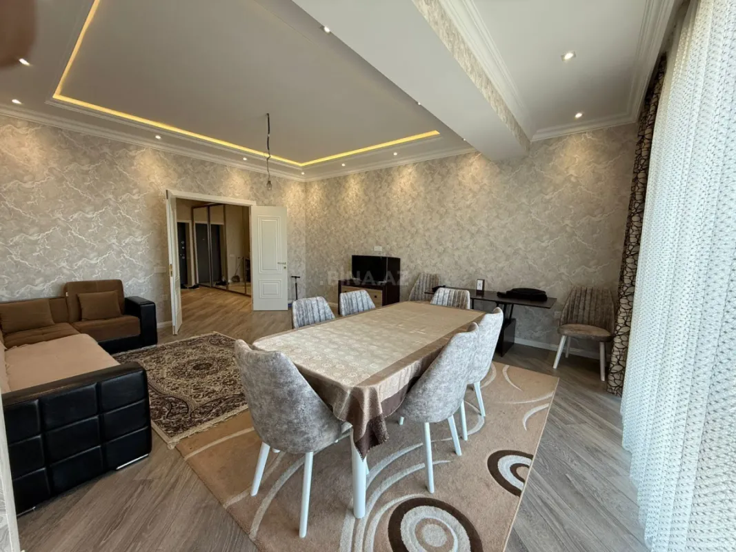 Satılır 3 otaqlı mənzil 136.1 m²
