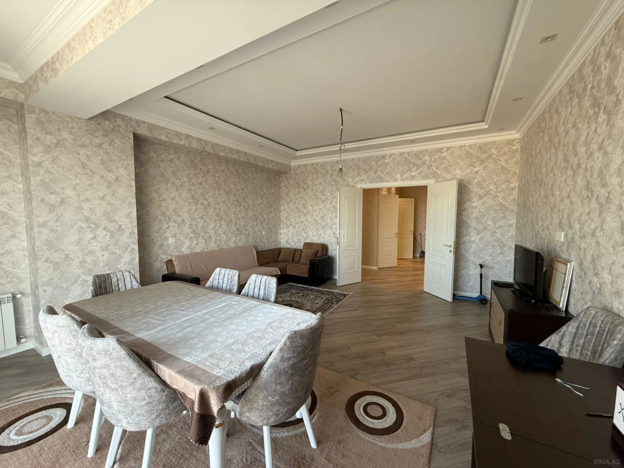 Satılır 3 otaqlı mənzil 136.1 m²