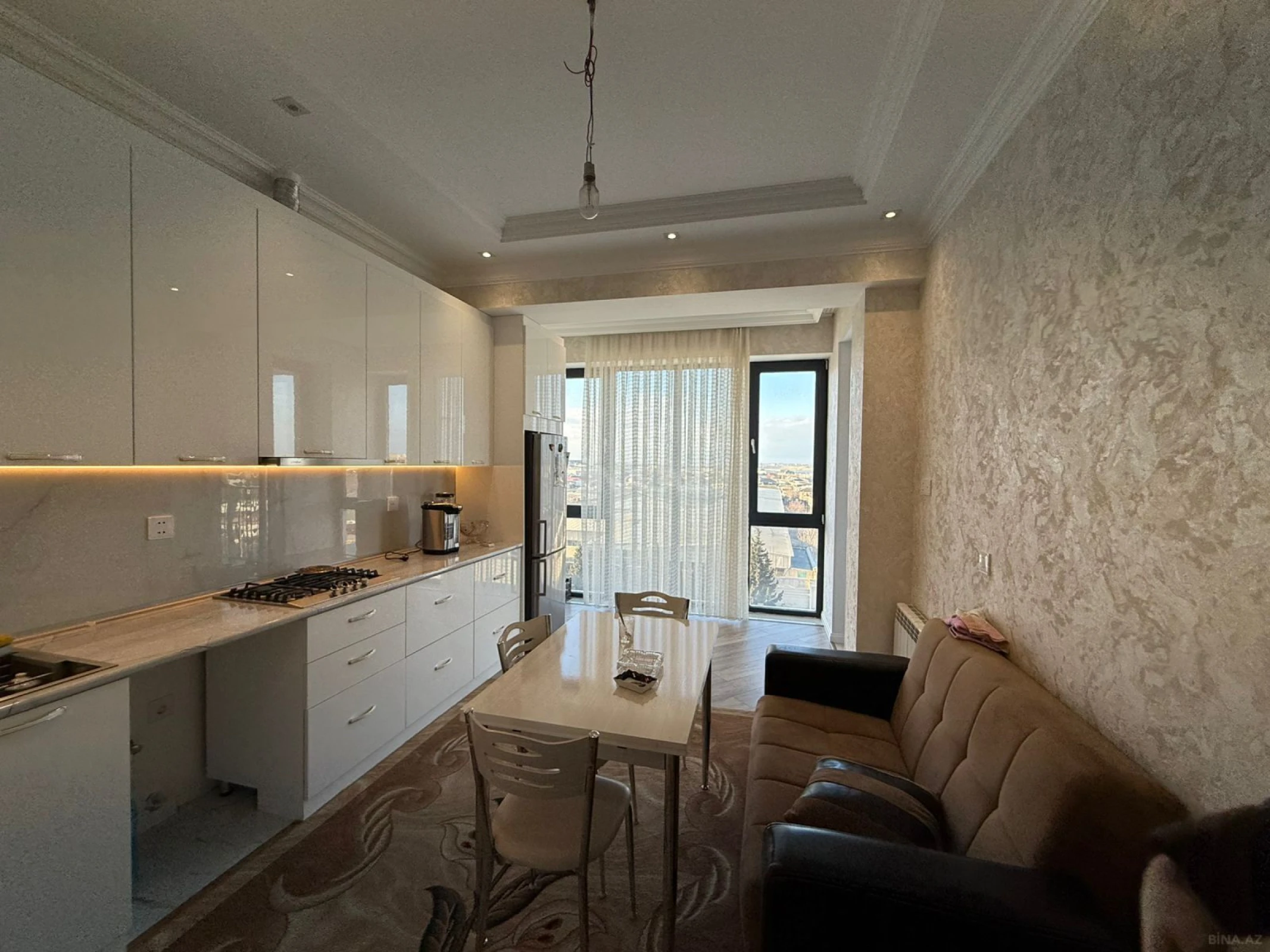 Satılır 3 otaqlı mənzil 136.1 m²