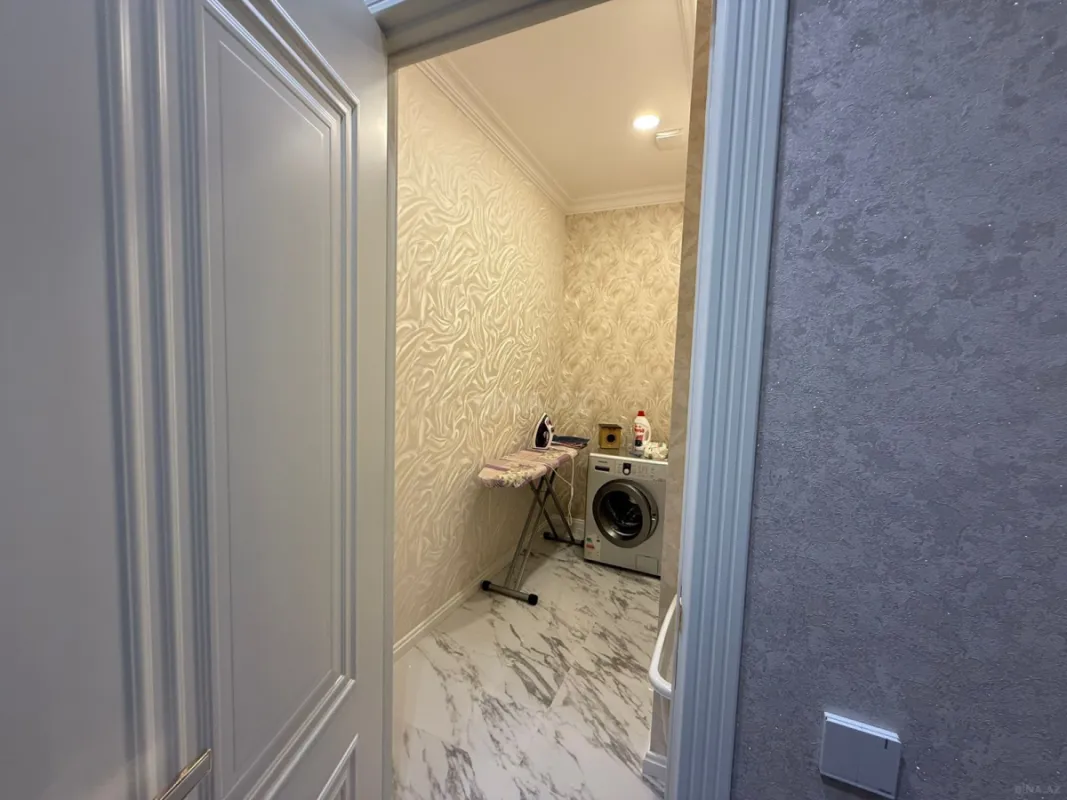 Satılır 3 otaqlı mənzil 136.1 m²