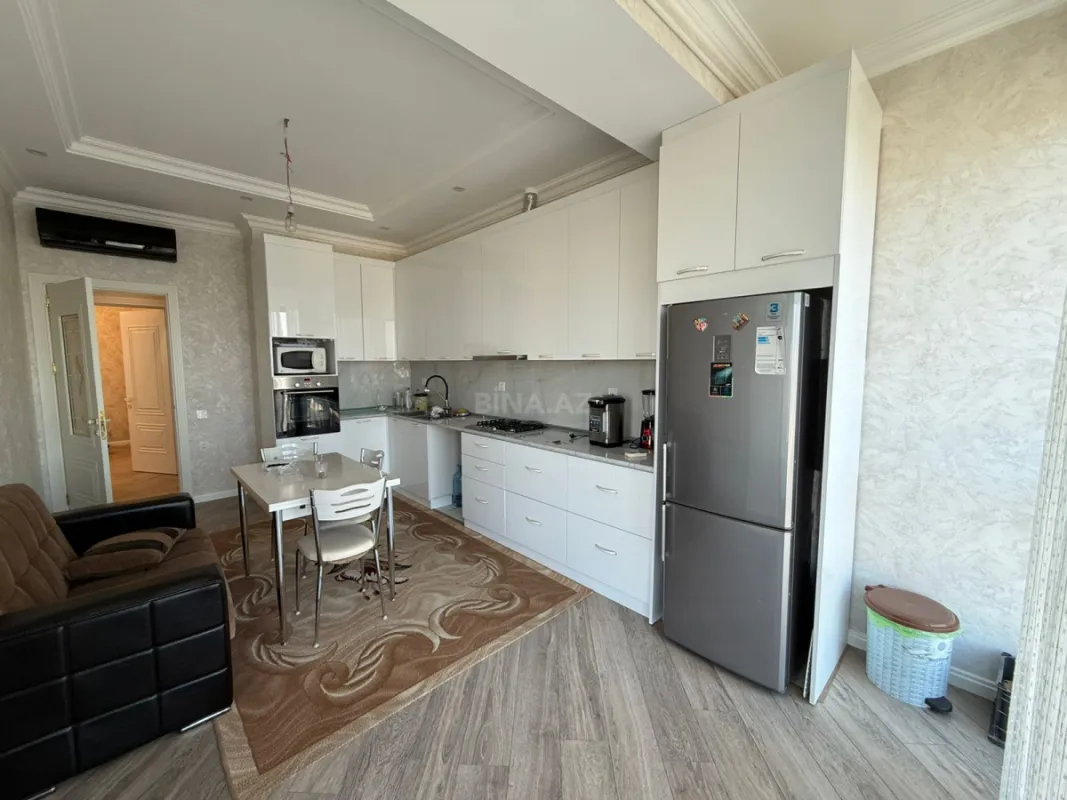 Satılır 3 otaqlı mənzil 136.1 m²