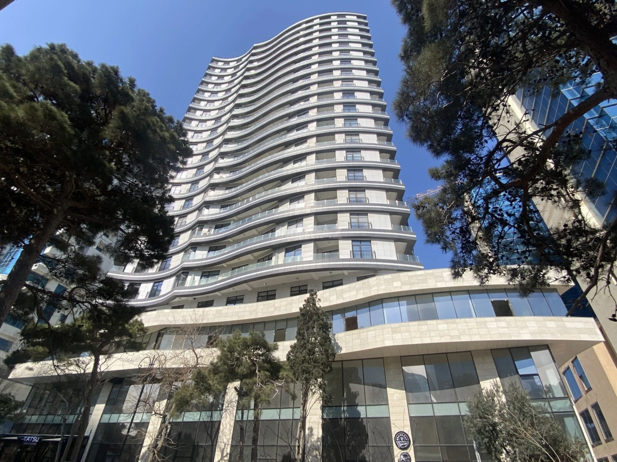 Satılır 3 otaqlı mənzil 162 m²