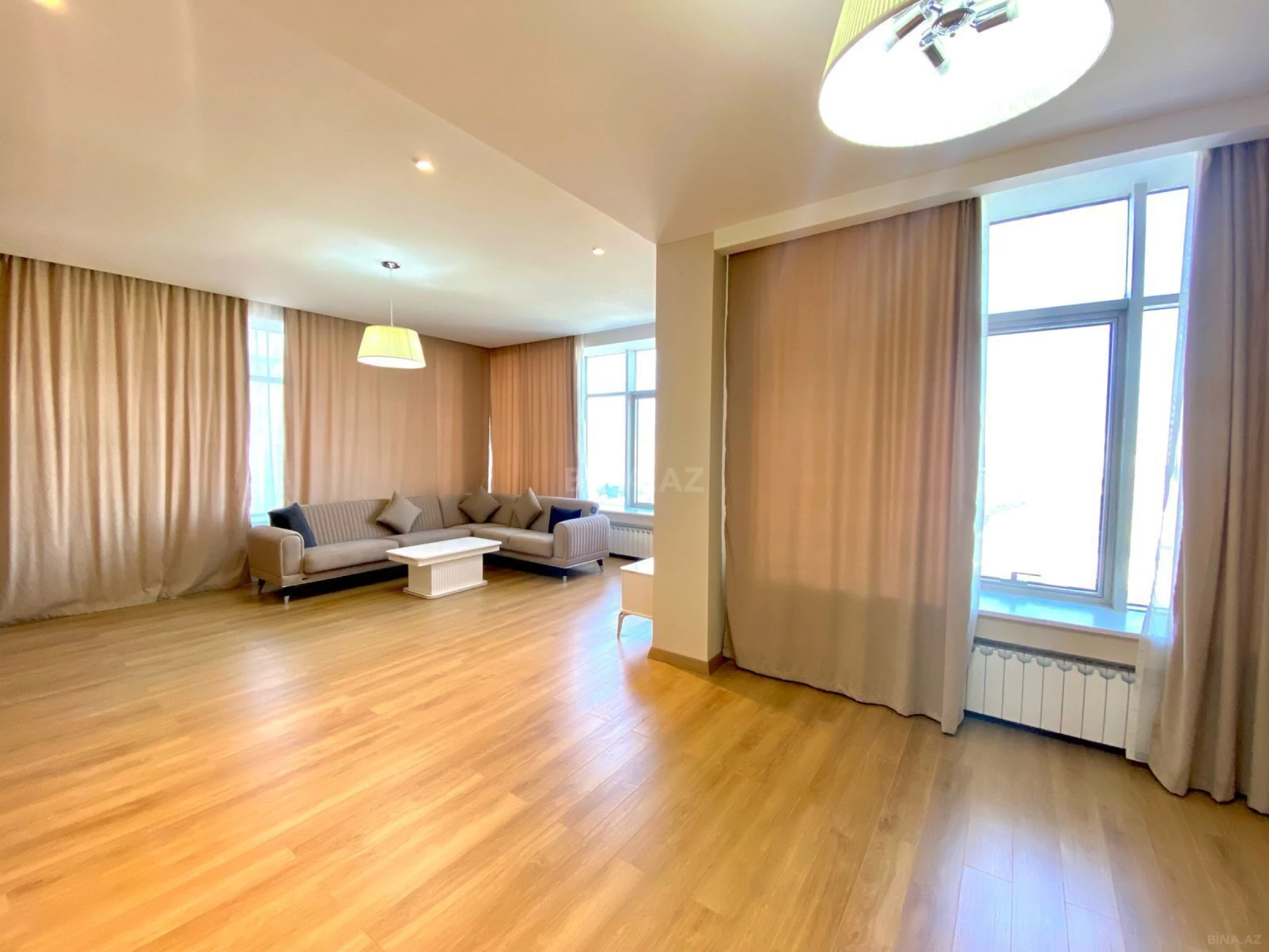 Kirayə verilir 4 otaqlı mənzil 201 m²