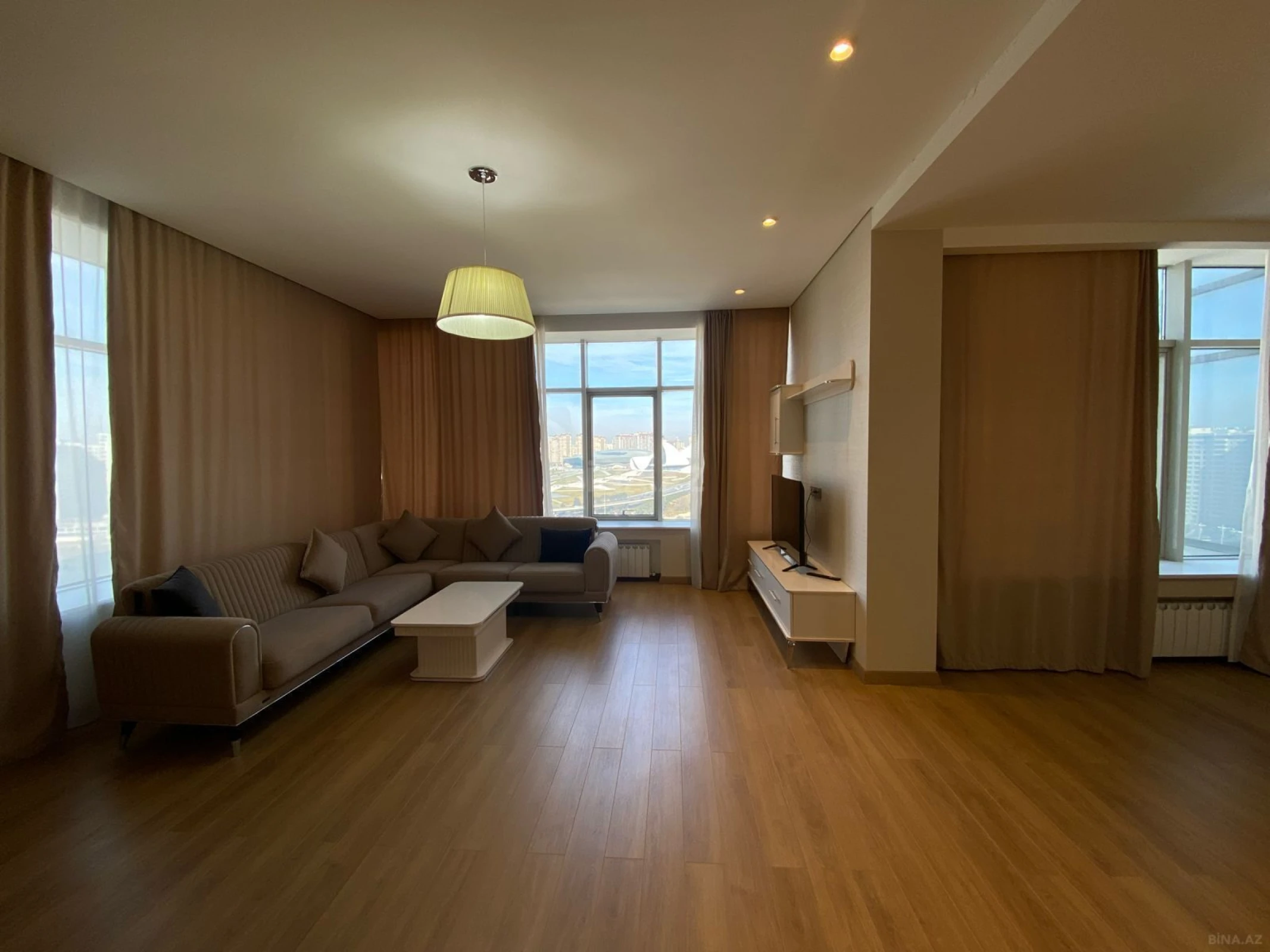 Kirayə verilir 4 otaqlı mənzil 201 m²