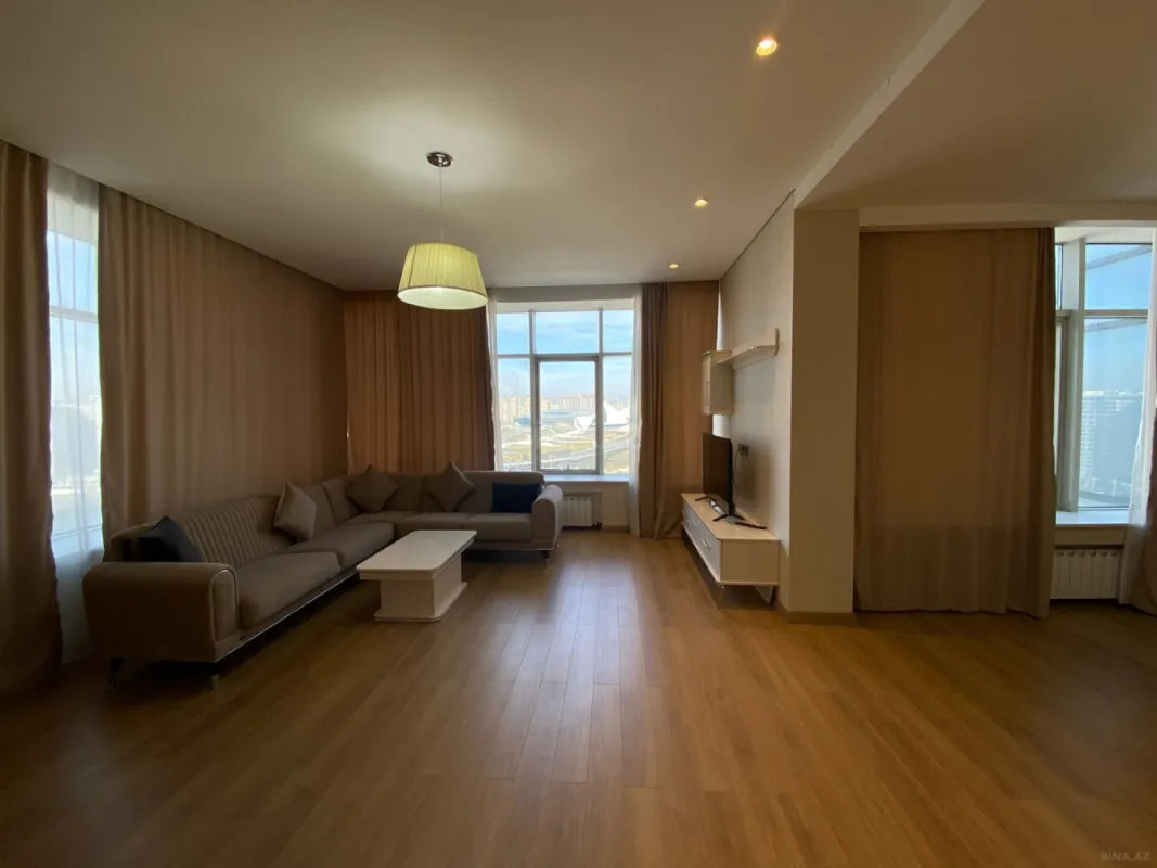 Kirayə verilir 4 otaqlı mənzil 201 m²