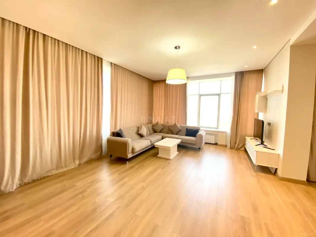 Kirayə verilir 4 otaqlı mənzil 201 m²
