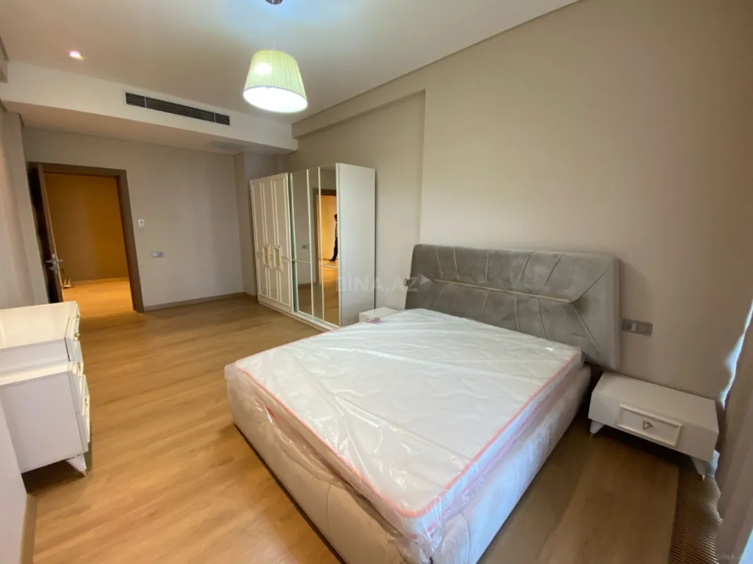 Kirayə verilir 4 otaqlı mənzil 201 m²