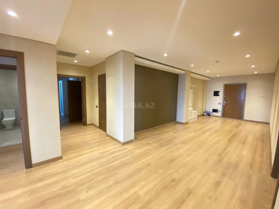 Kirayə verilir 4 otaqlı mənzil 201 m²