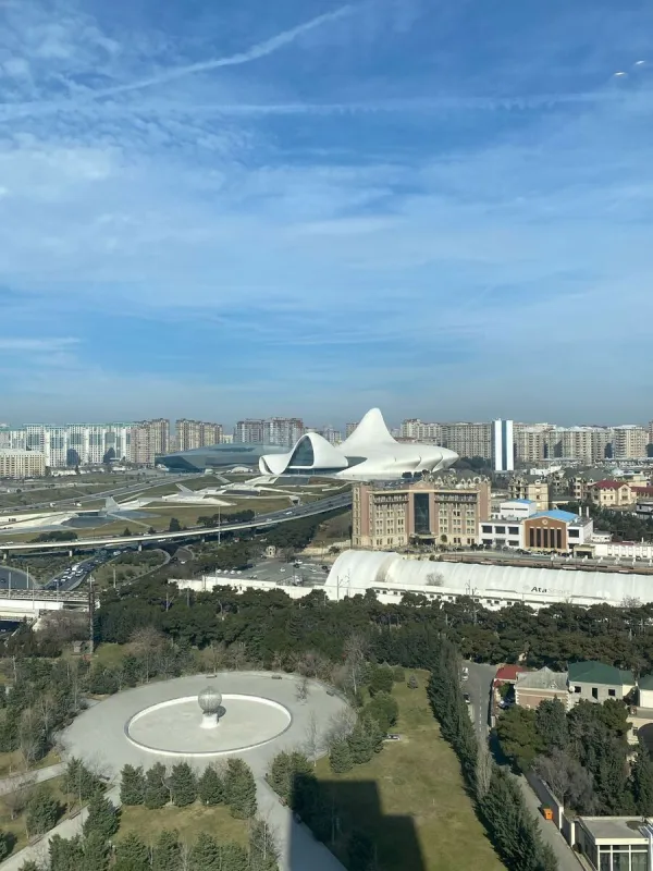 Kirayə verilir 4 otaqlı mənzil 201 m²