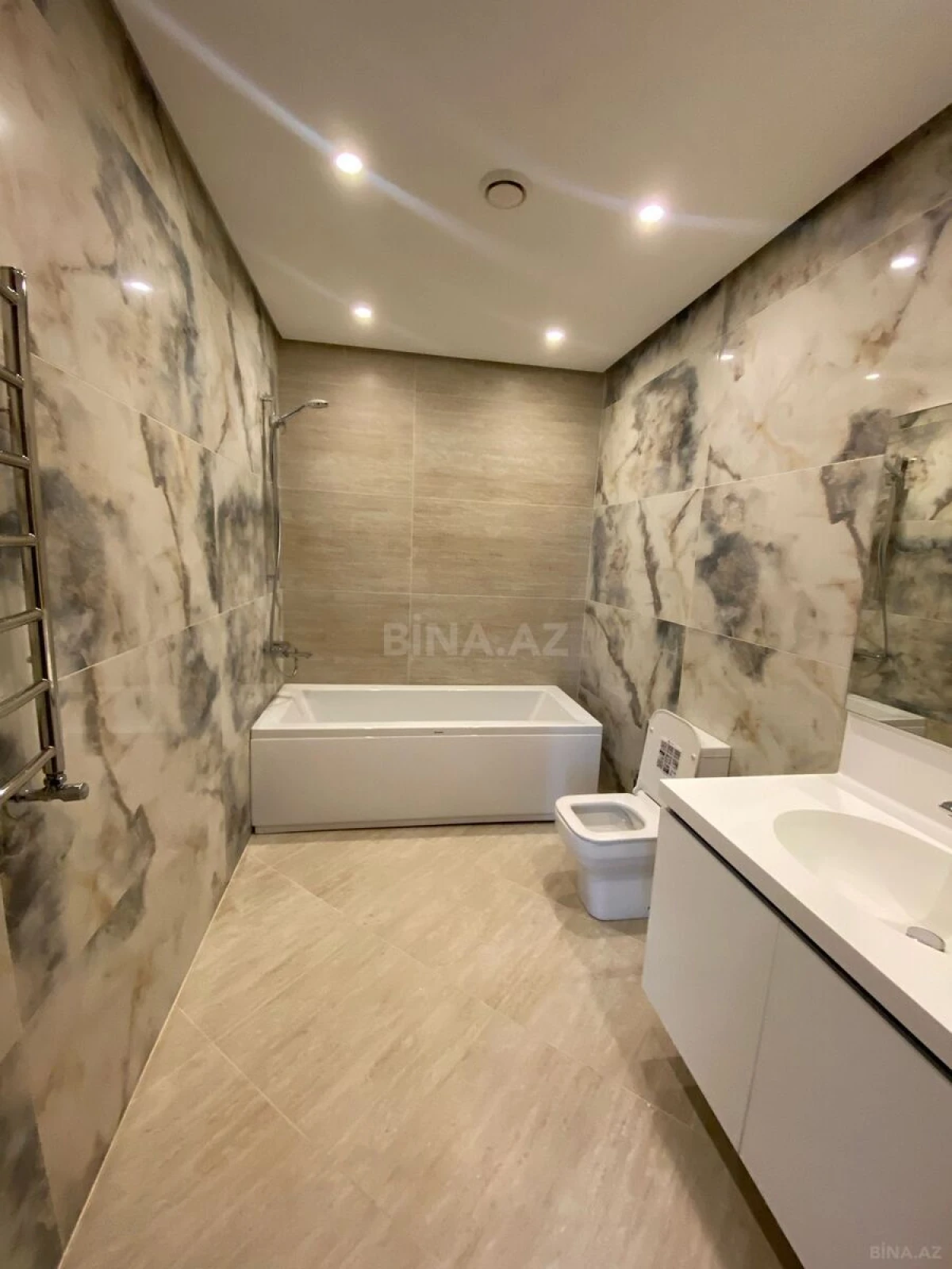 Kirayə verilir 4 otaqlı mənzil 201 m²