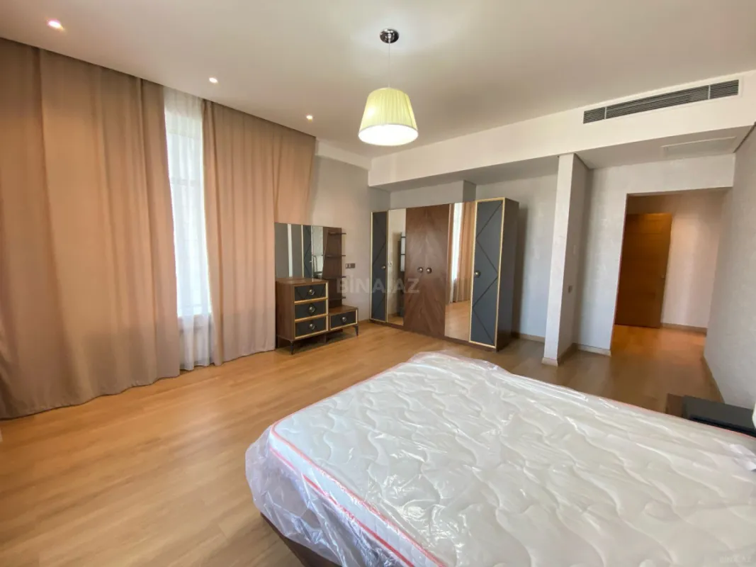 Kirayə verilir 4 otaqlı mənzil 201 m²