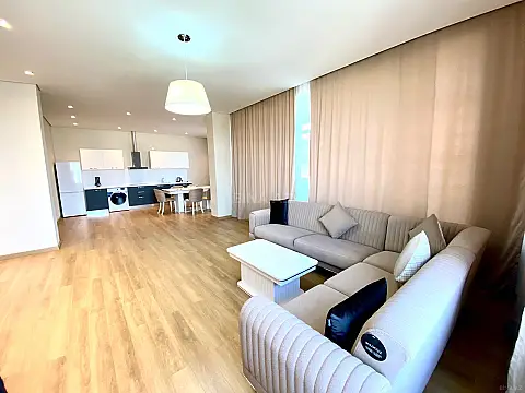 Kirayə verilir 4 otaqlı mənzil 201 m²