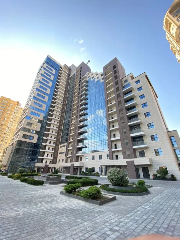 Kirayə verilir 4 otaqlı mənzil 201 m²