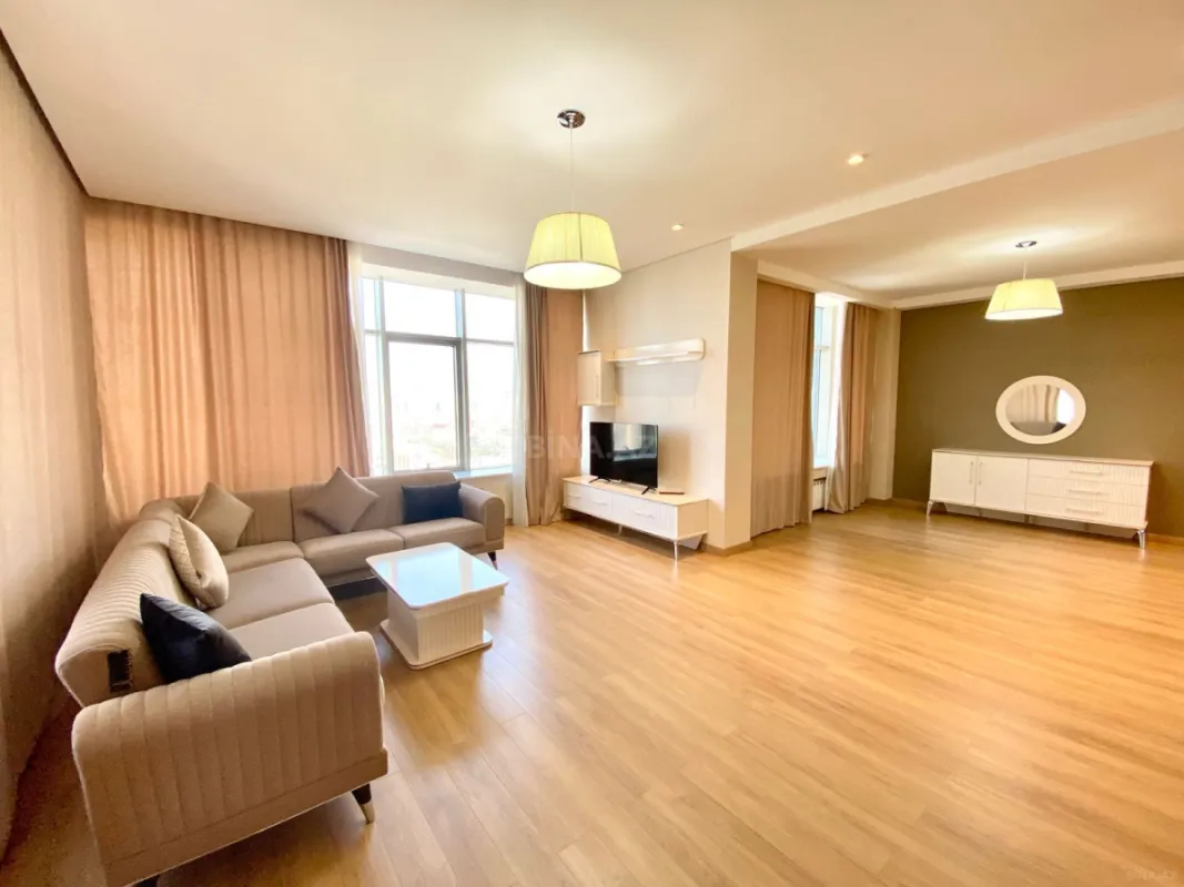 Kirayə verilir 4 otaqlı mənzil 201 m²